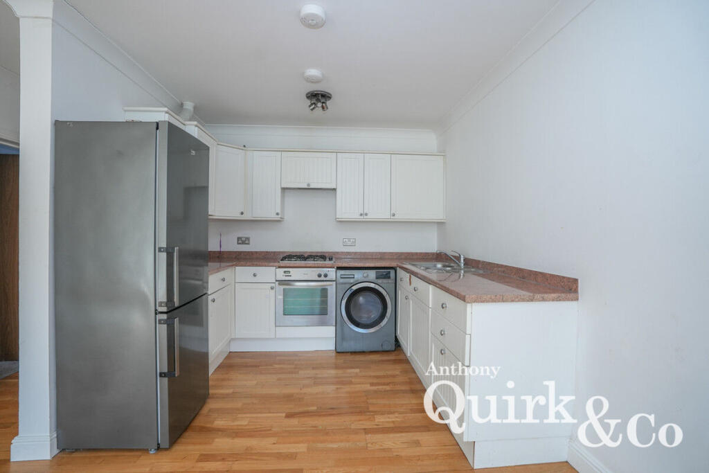 Apartment in Castle Point, Canvey Island - View 3