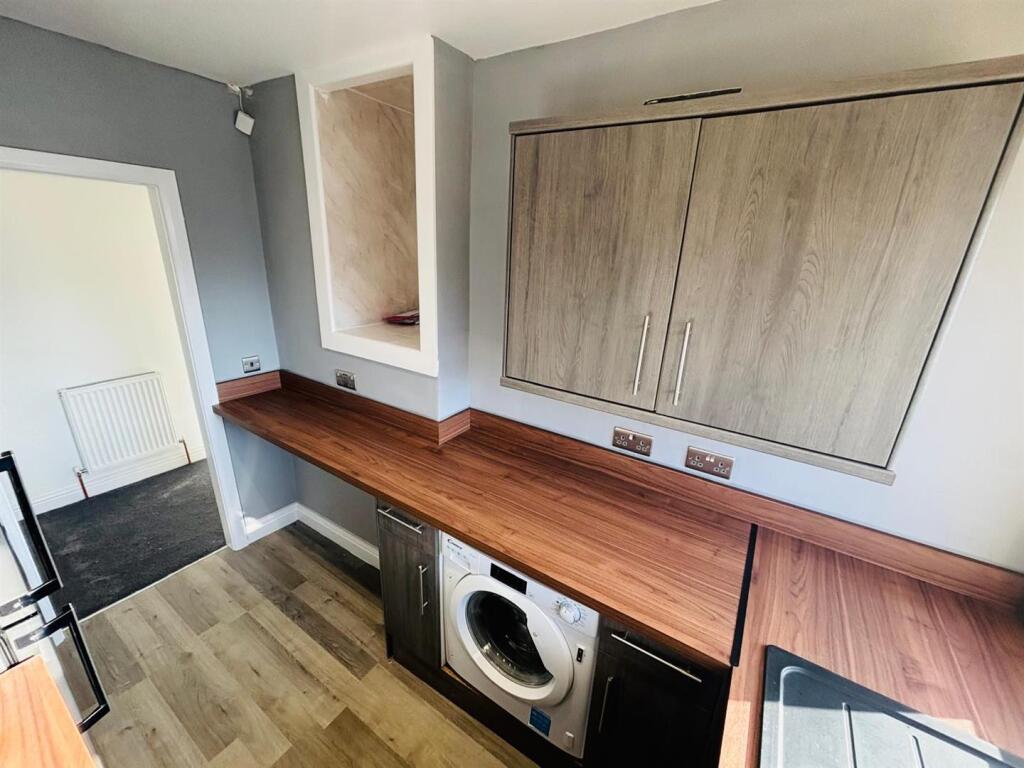 Spring Valley Crescent, Leeds photo 4