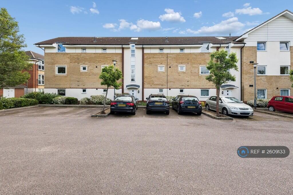 Apartment in Welwyn Hatfield, Hertfordshire - View 2