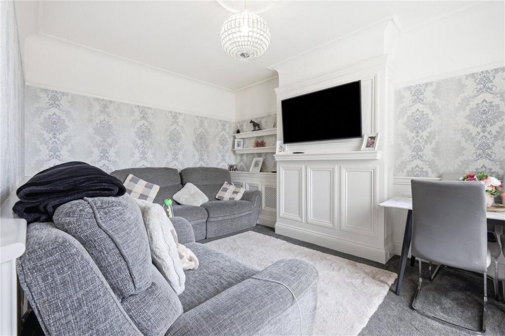 Ennismore Gardens, Southend-on-Sea, Essex, SS2 photo 2
