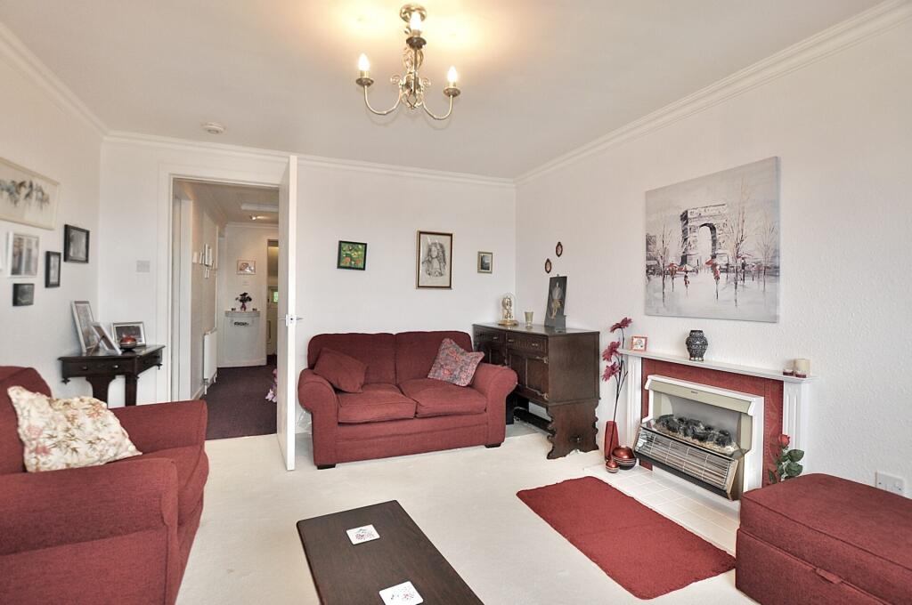 12 Springfield Gardens, Largs, KA30 8EH photo 4