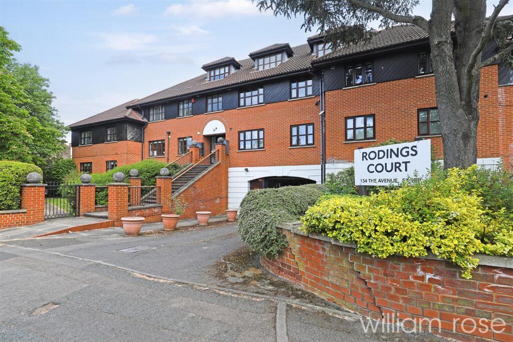 1-bed flat on The Avenue, Highams Park, £285,000