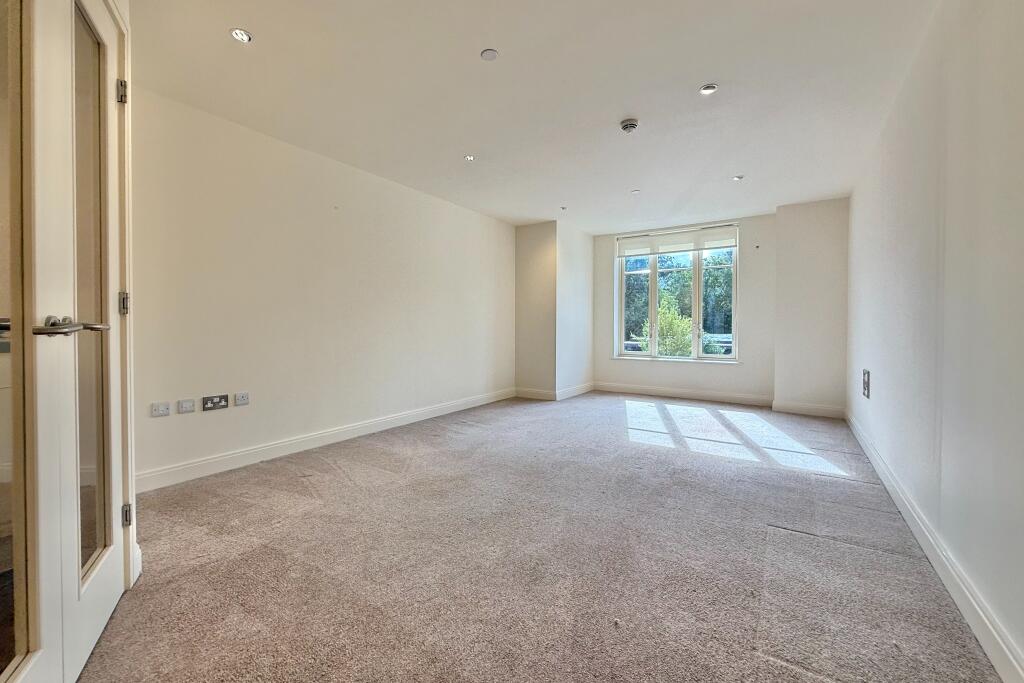 Apartment in Southampton - View 3