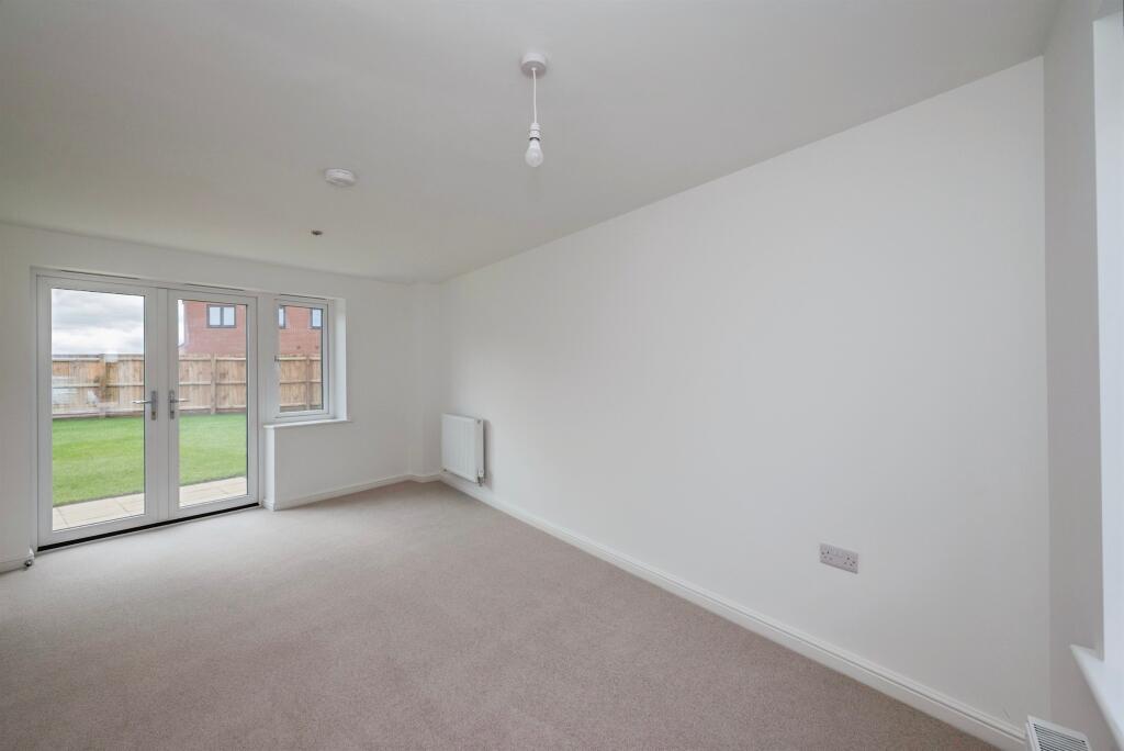 Emerald Close, Bradwell, Great Yarmouth photo 2