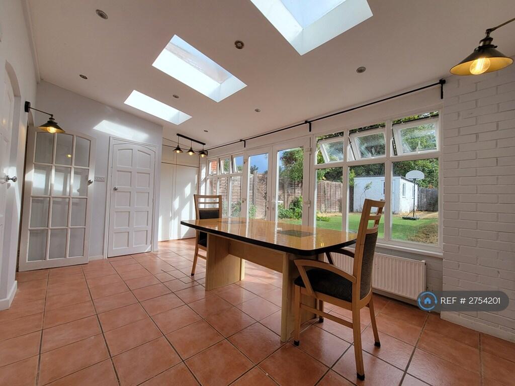 House in Dartford - More