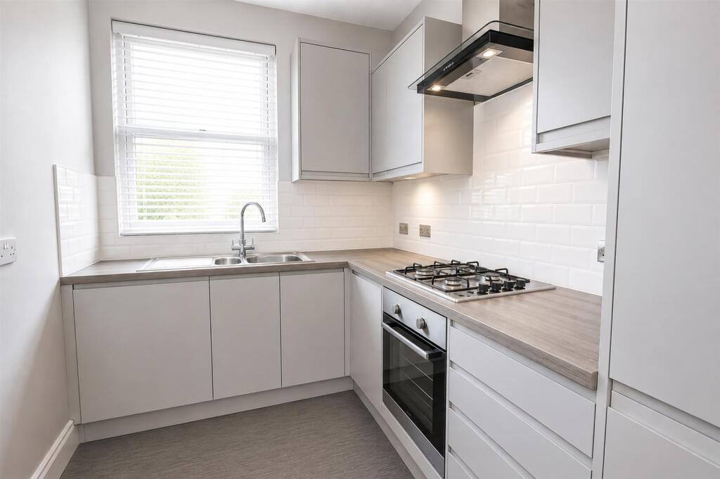 Apartment in Cheltenham, Warden Hill, Lansdown - View 2