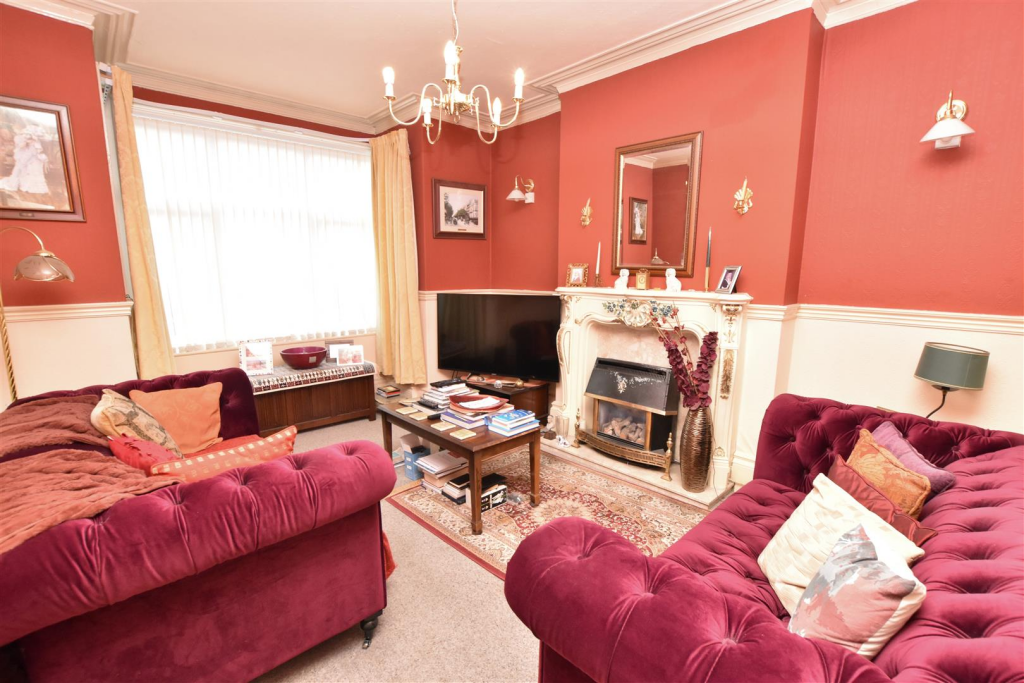 House in Grimsby, Scartho - View 2