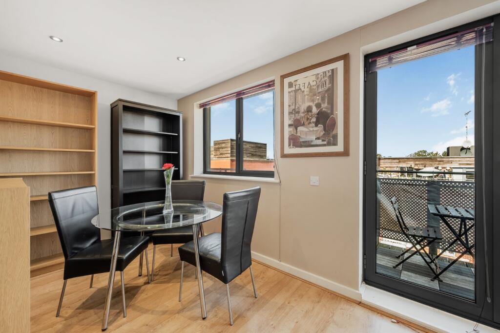 Apartment in London - More