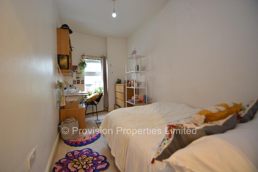 8 bedroom terraced house for rent