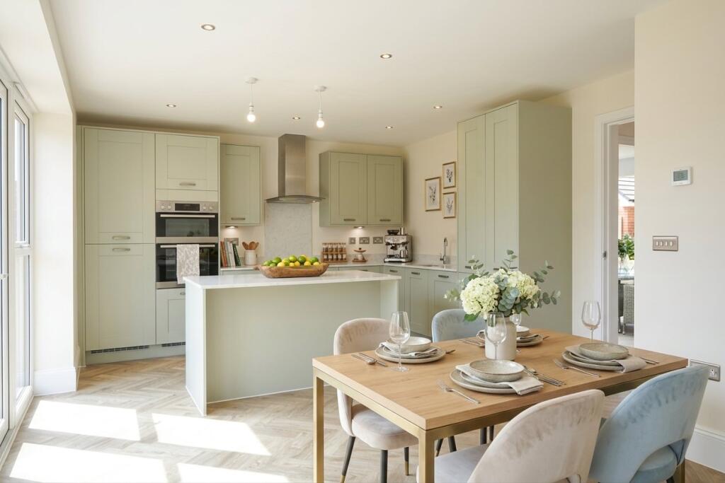 House in Nuneaton and Bedworth, Bulkington - More