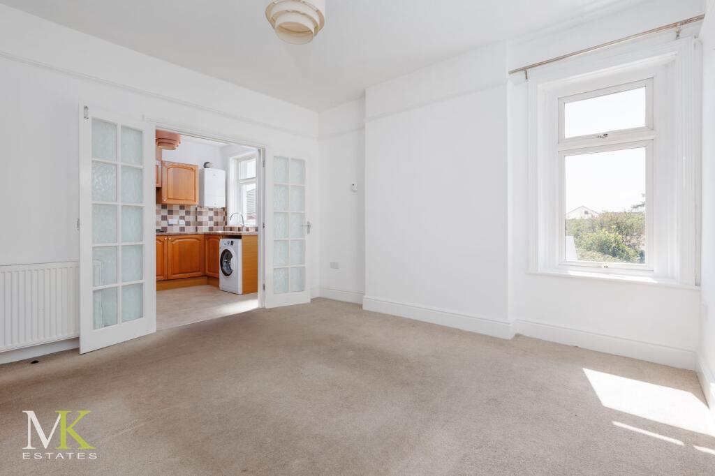 Apartment in Christchurch, Pokesdown, Bournemouth - View 3