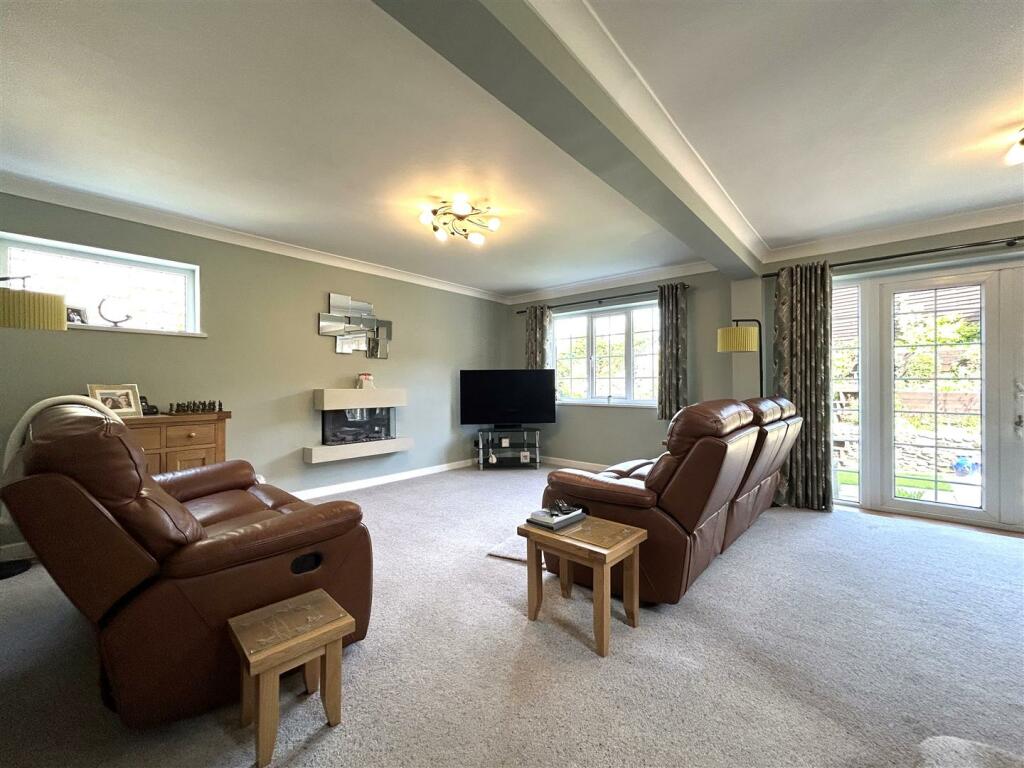 Wells Mount, Upper Cumberworth, Huddersfield, HD8 8XQ photo 4