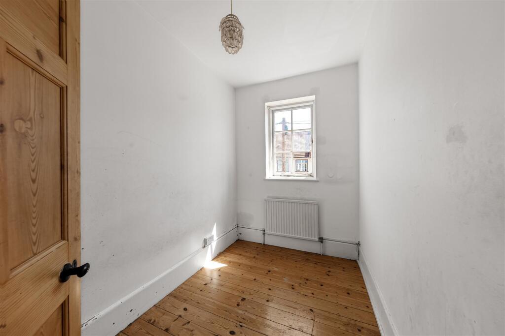 House in London - View 5