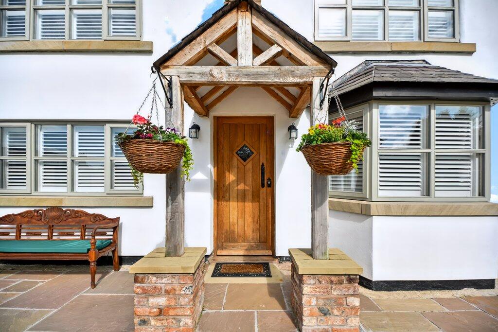 House in Warrington, Lowton - More