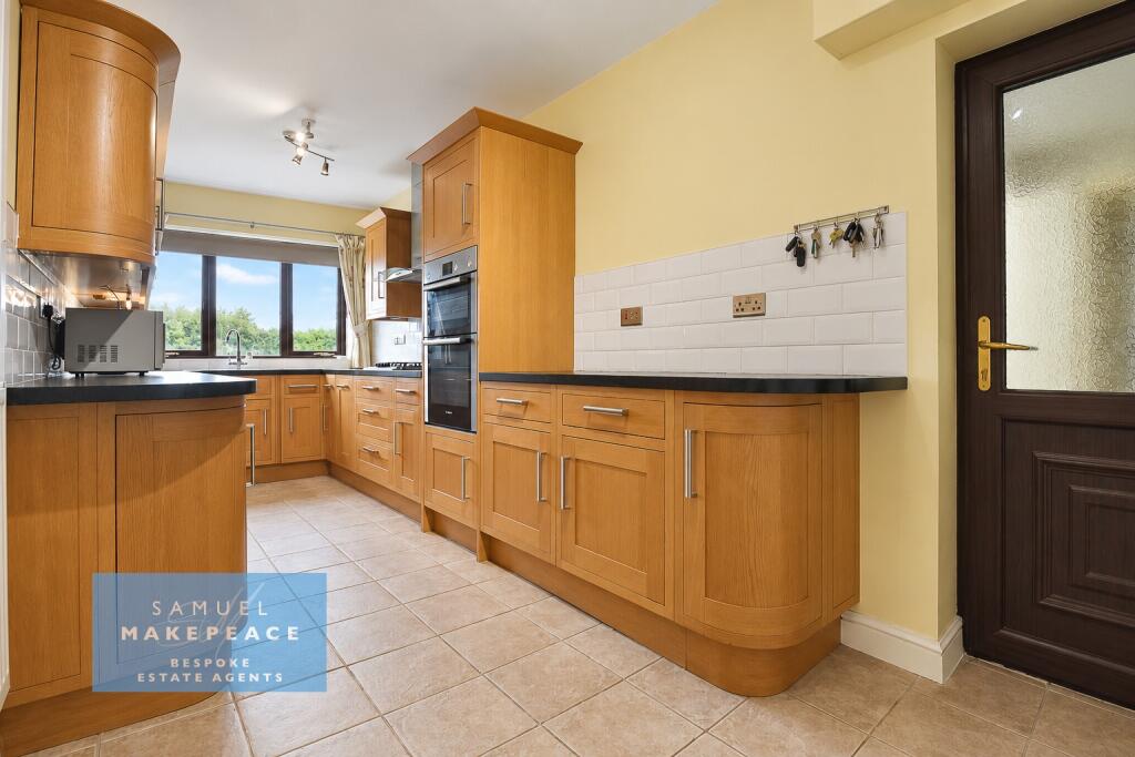 House in Stoke-on-Trent - View 4