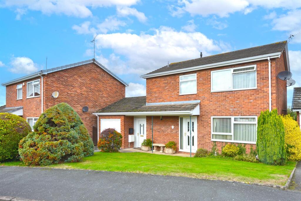 3-bed detached on Hawthorn Road, Minsterley, Shrewsbury, £320,000