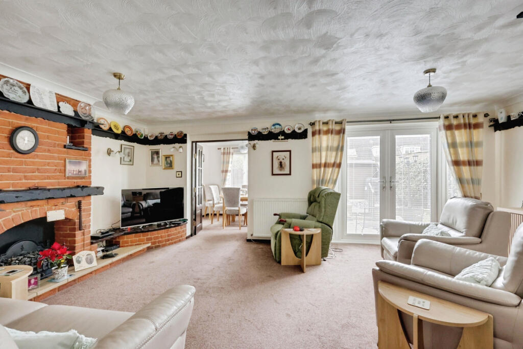 Woodside Avenue, Benfleet photo 4