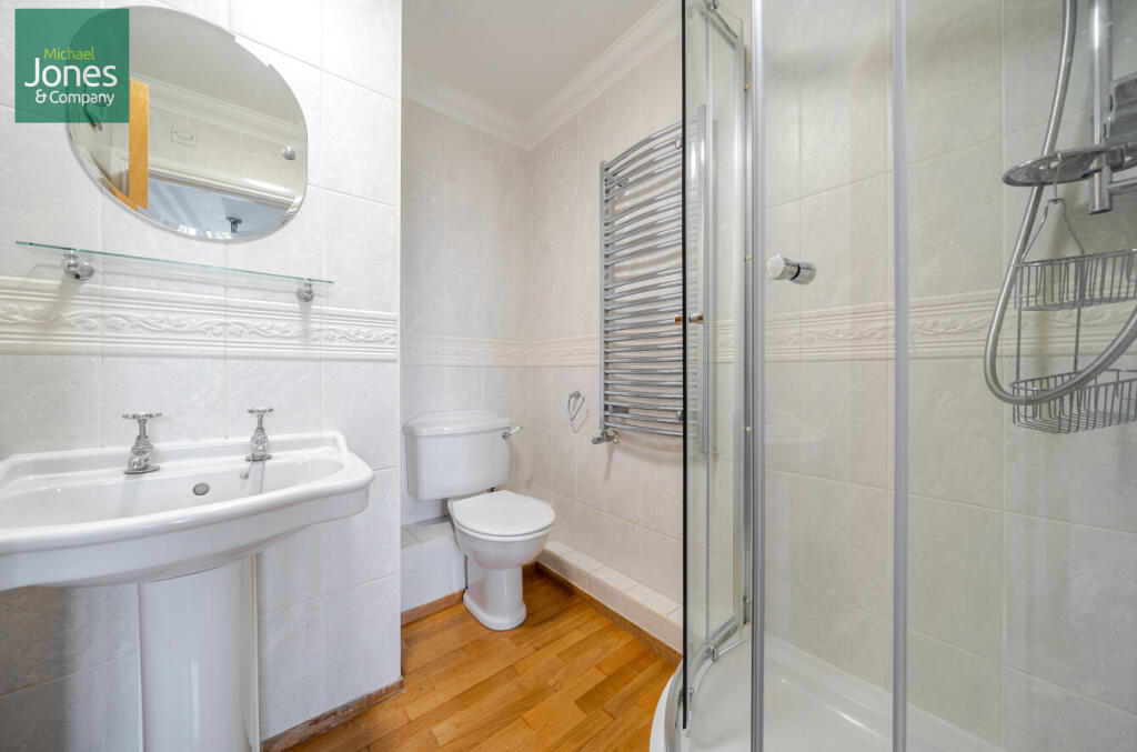 Apartment in Worthing, West Sussex - More