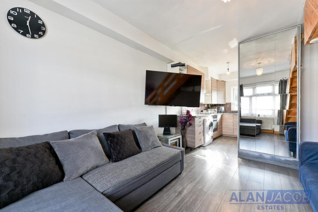 Main image of property: Hampton Road, Essex, IG1