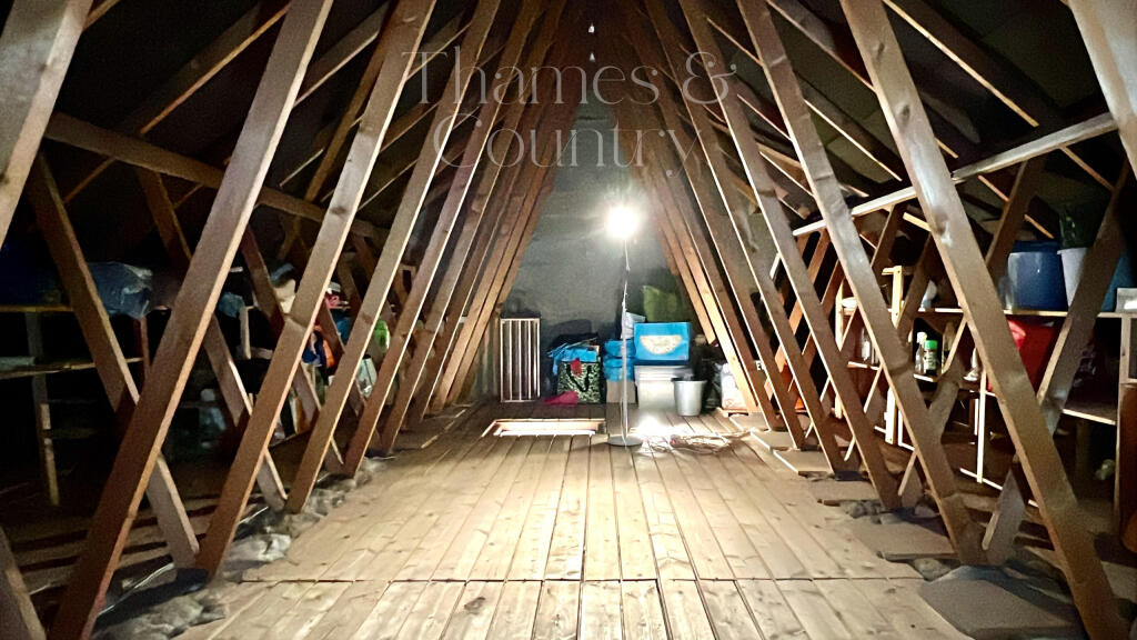Main image of property: Queens Acre, High Wycombe -2BR  2nd /TOP FLOOR - LARGE LOFT - 2 PARKING - SHARE OF FREEHOLD