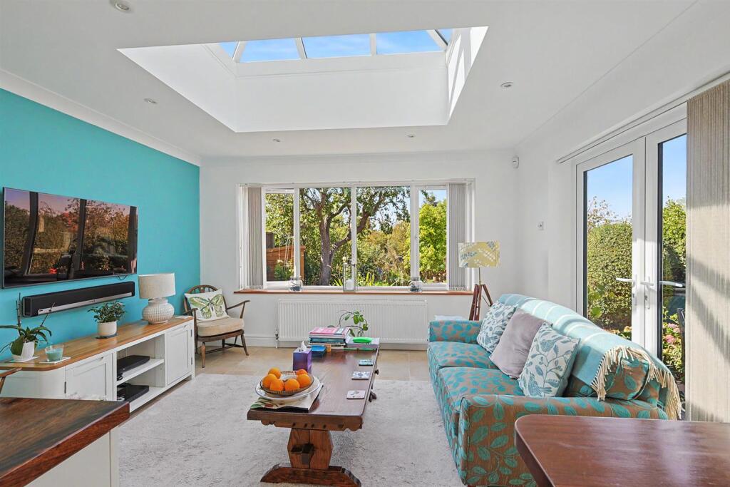 House in Rochford, Rayleigh - View 5