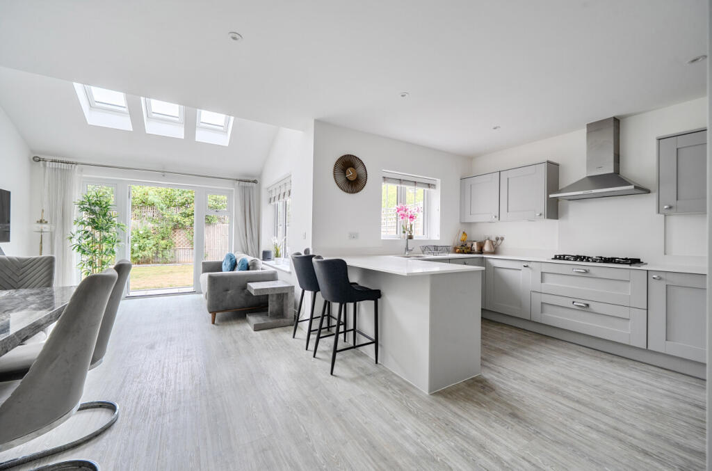 House in Riseley, Swallowfield - View 2