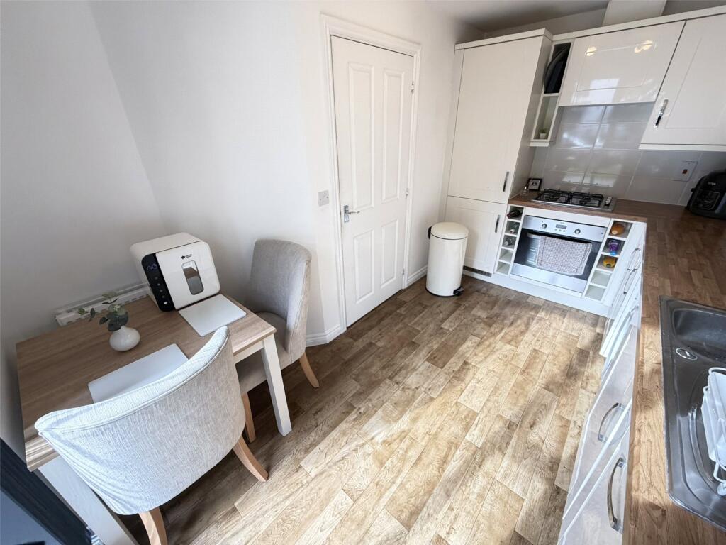 House in Telford, Ketley - More