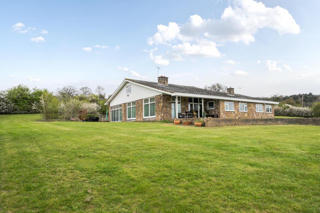Sutton Hall Farmhouse, Langdon Hills, Basildon - View 4