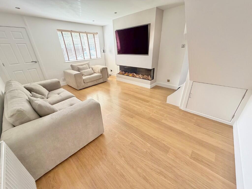 Blackthorne Avenue, Ellesmere Port, Cheshire, CH66 photo 4