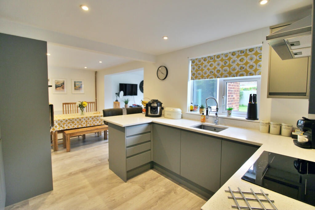 Carisbrooke Road, Melksham, Wiltshire photo 4
