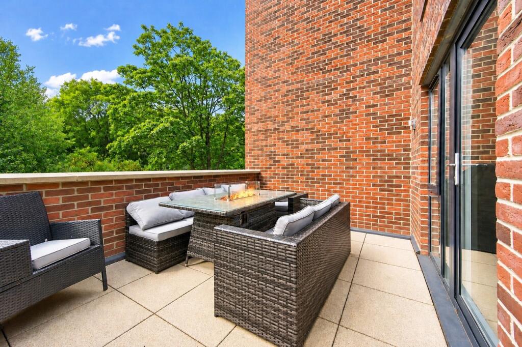 Apartment in St Albans, St Stephen - View 4