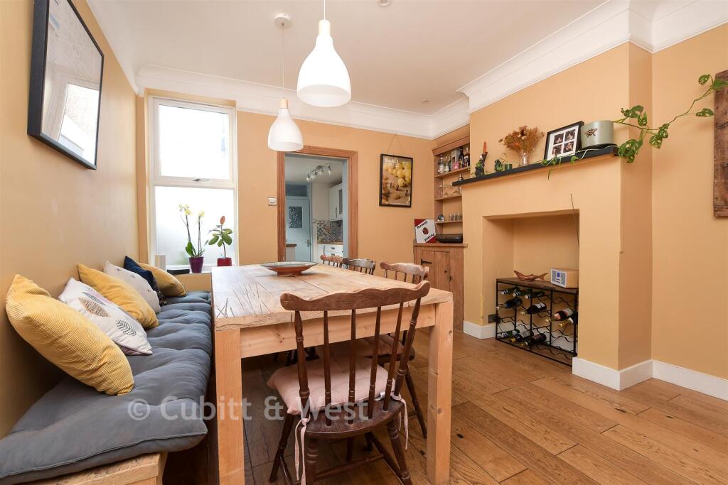 House in Sutton - View 4