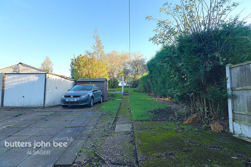 Roberts Close, Alsagers Bank photo 3