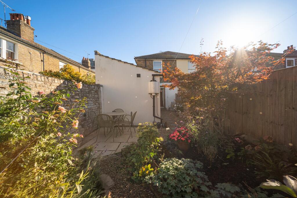 House in Dartford - More