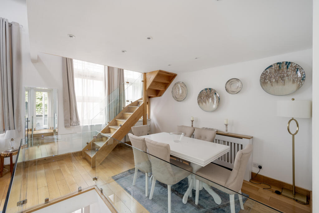 House in London - View 5
