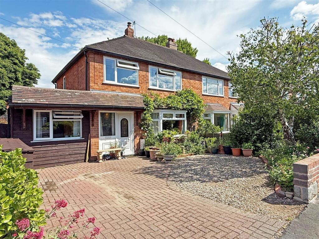4-bed semi-detached on Richmond Drive, Shrewsbury, £375,000