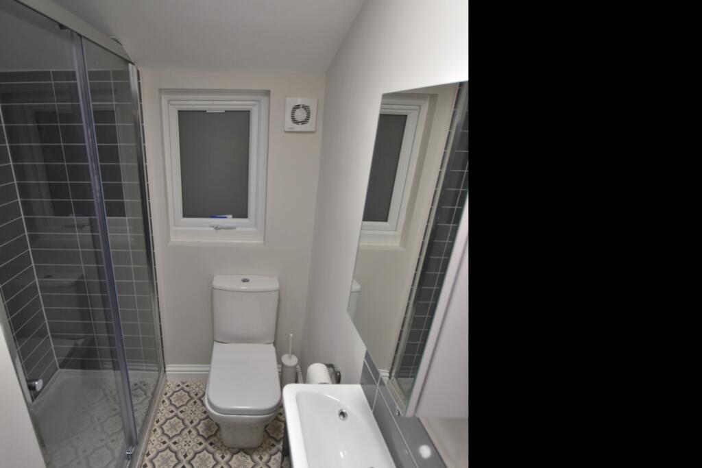1 bedroom house share for rent