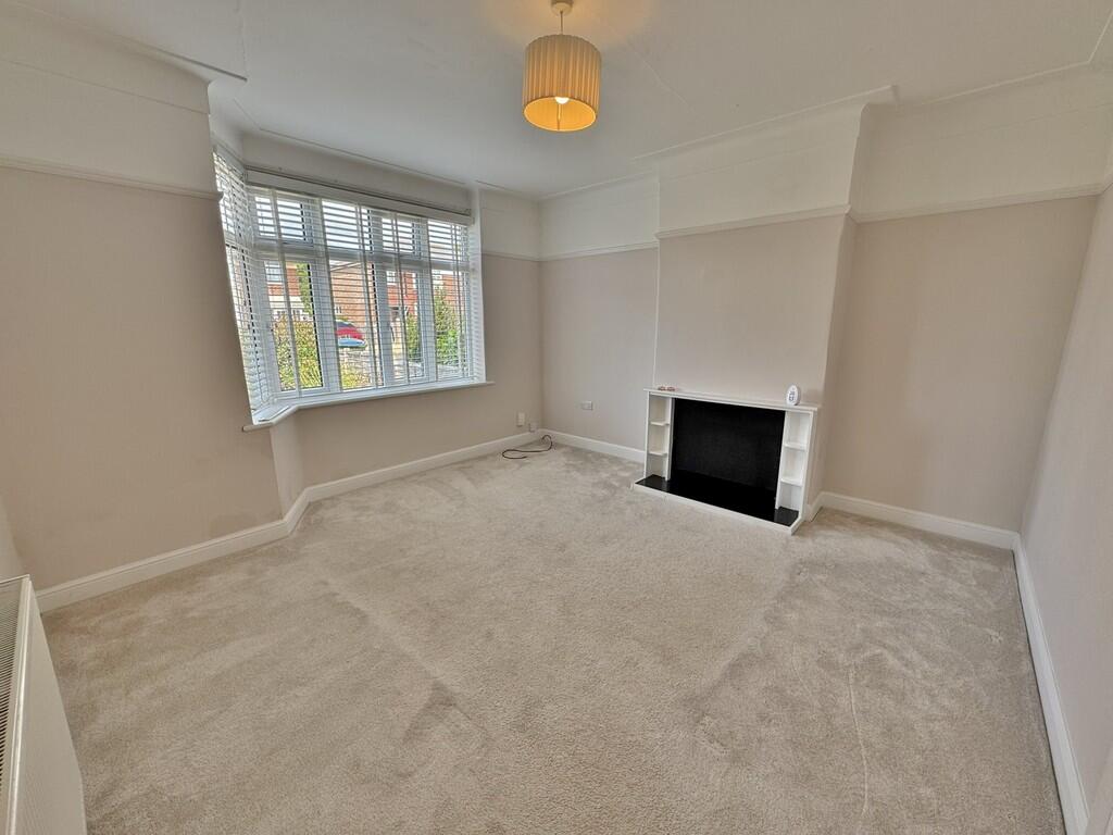 Birdwood Grove, Fareham photo 4