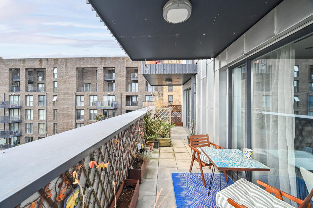 Apartment in London - More