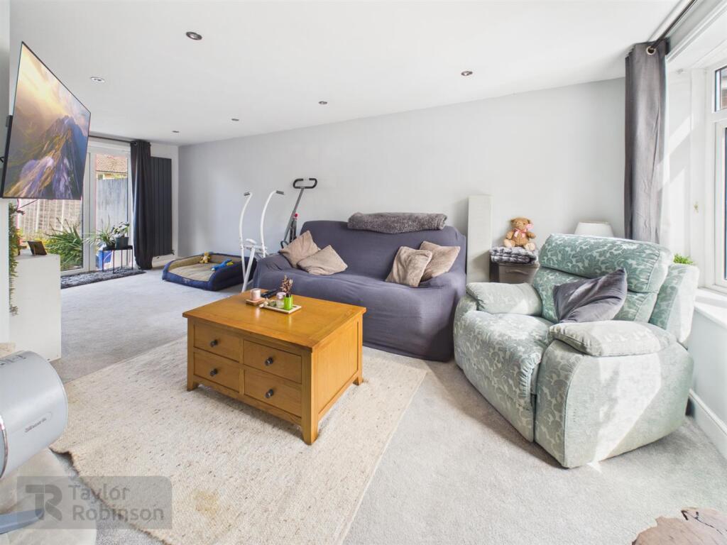 House in Crawley, Gossops Green - View 4