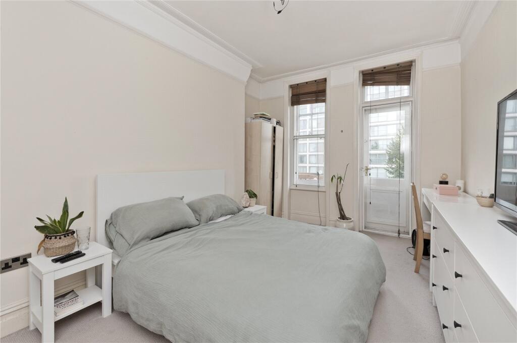 Apartment in London - More