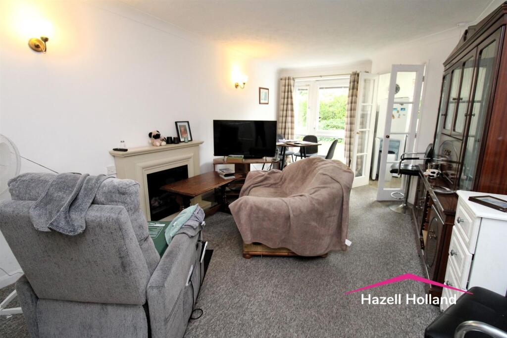 Apartment in Swanley, White Oak - View 3