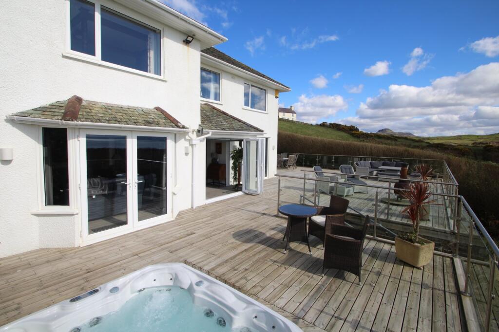 Main image of property: Lower Morannedd, Criccieth, Gwynedd, LL52