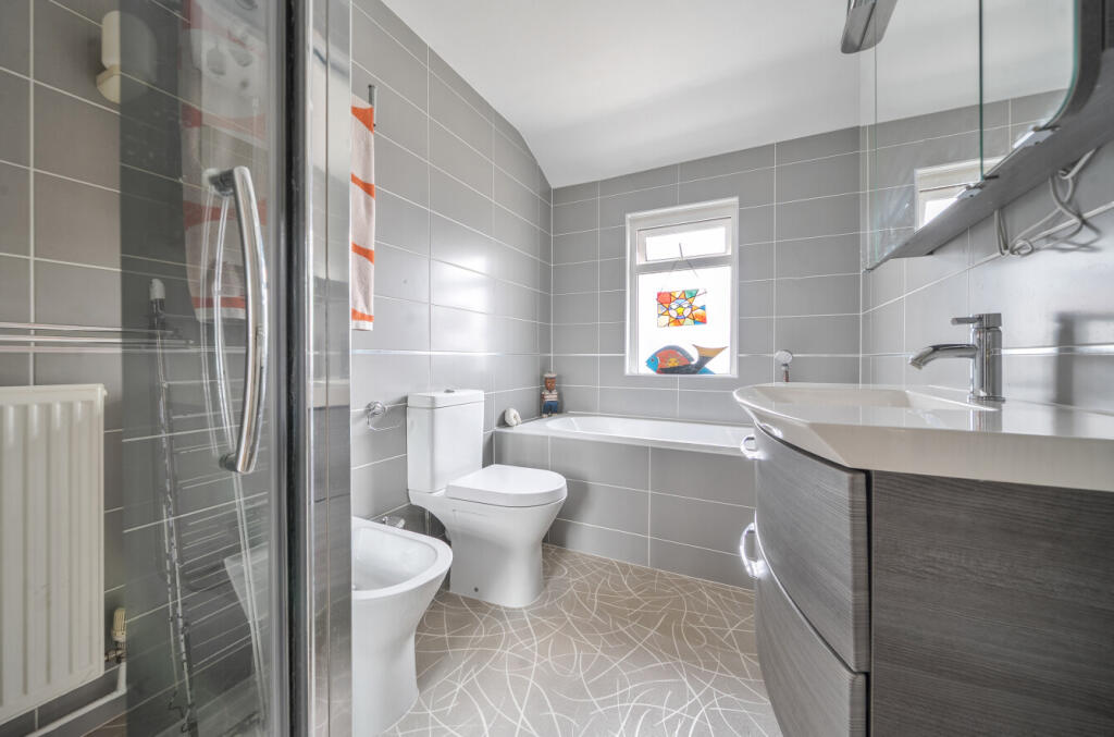 Apartment in Worthing, West Sussex - More