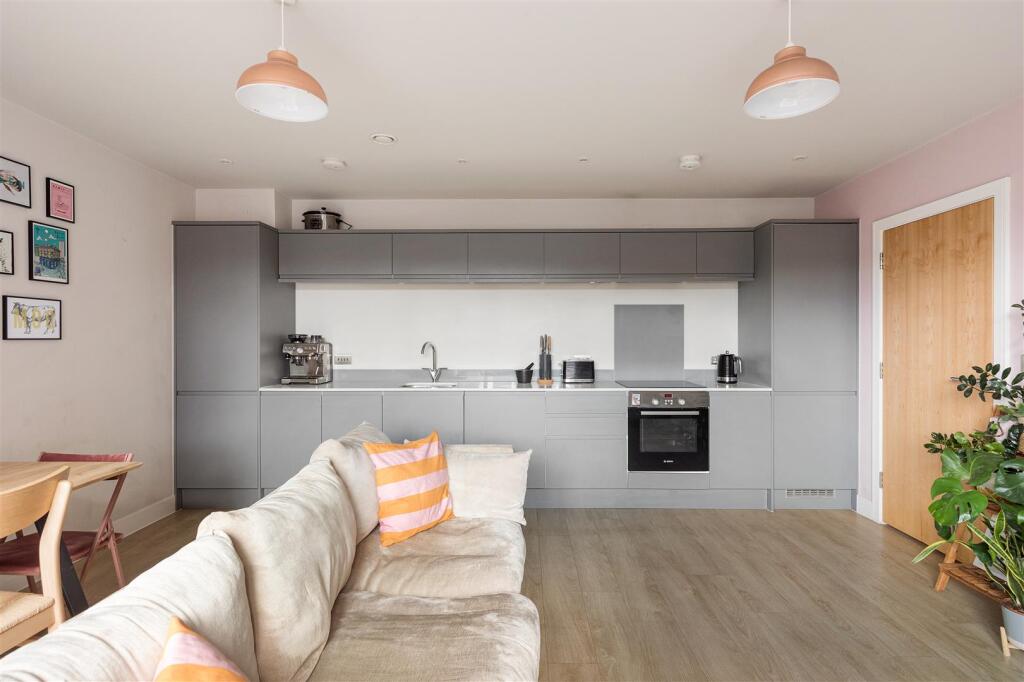 Apartment in London, Hale End - View 4