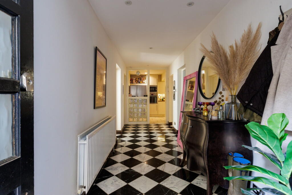 Apartment in Guildford - More
