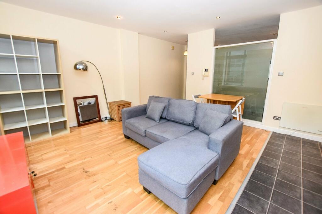 1-bed flat on 60A Oldham Street, Northern Quarter, Manchester City Centre, M4, £125,000