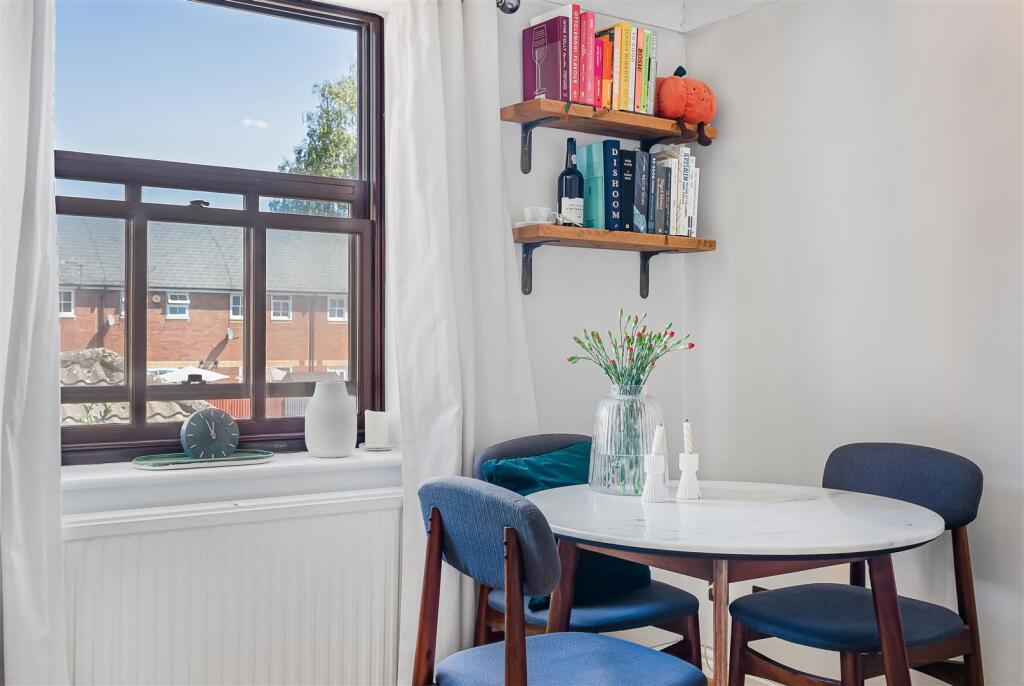 Apartment in St Albans - More