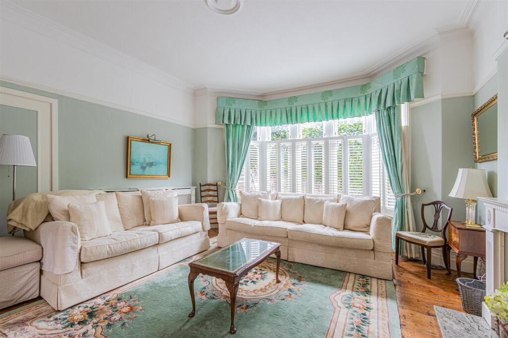 Apartment in Cardiff, Canton - View 2