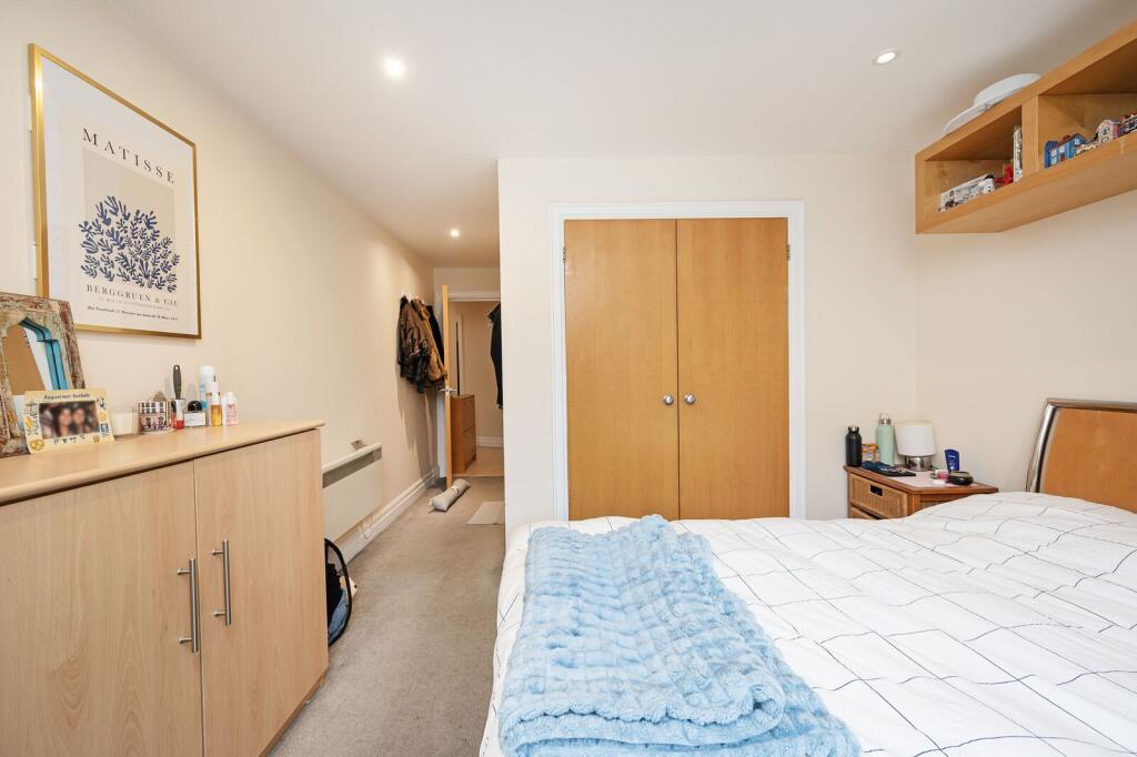 Apartment in London - More